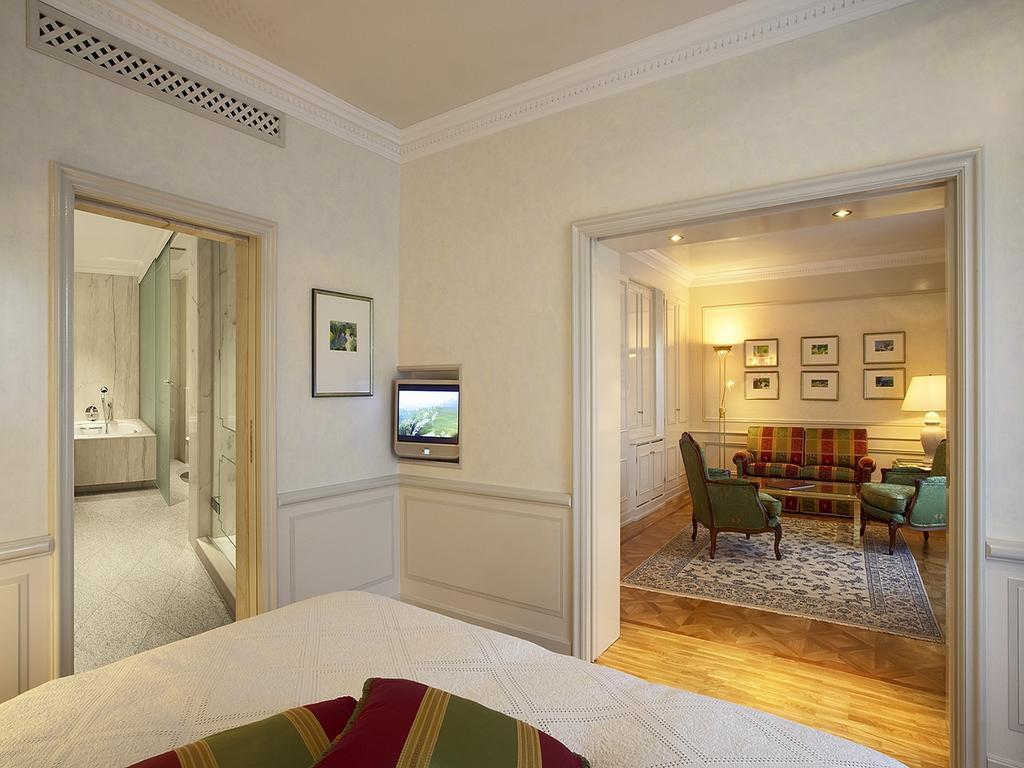 Colombi Hotel Freiburg im Breisgau Exteriör bild A suite at the hotel