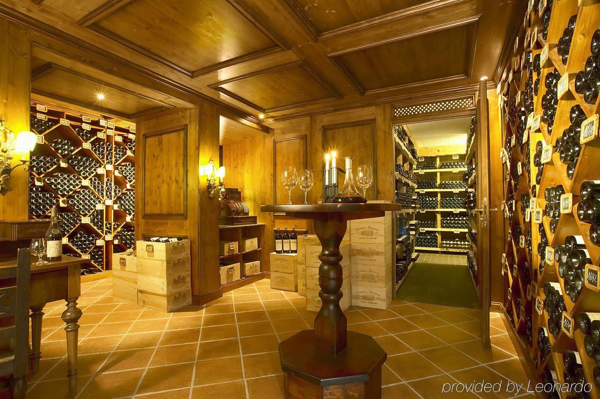 Colombi Hotel Freiburg im Breisgau Restaurang bild Wine cellar