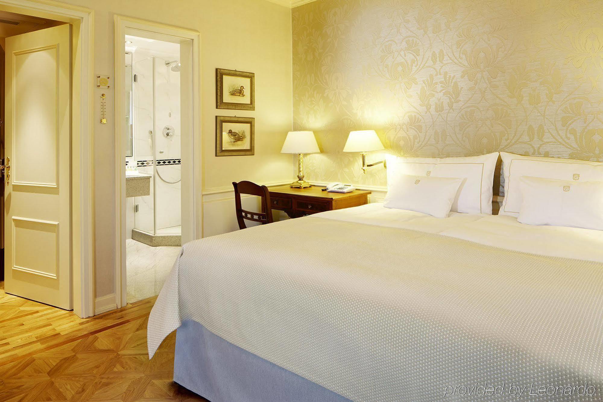 Colombi Hotel Freiburg im Breisgau Exteriör bild A room at the hotel