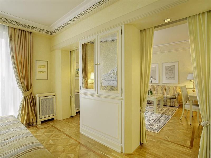 Colombi Hotel Freiburg im Breisgau Exteriör bild Suite at the Hotel de Crillon